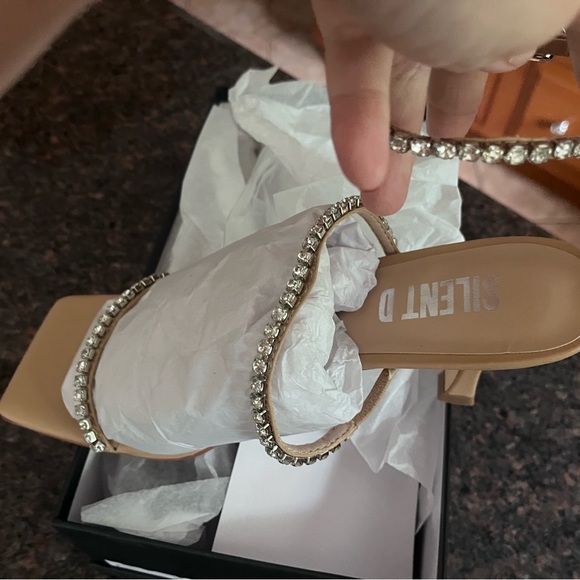 Anthropologie - Brand new -leather and rhinestone -heels - Picture 5 of 5